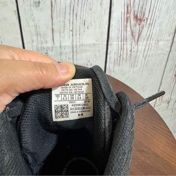 Under Armour High Top Volleyball Sneakers Women’s size 7 in black GUC - Picture 9 of 12